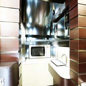 206_maker_luxury_bus